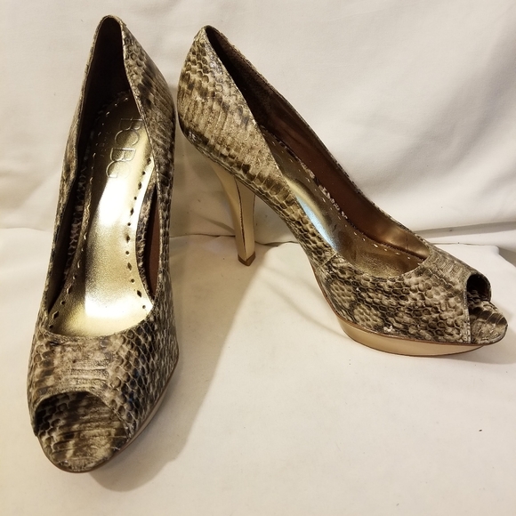 Snake print BCBG Pumps - Picture 4 of 4